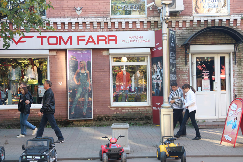 Магазин джинсовой одежды «TOM FARR» г. Гатчина Магазин джинсовой одежды «TOM FARR» г. Гатчина